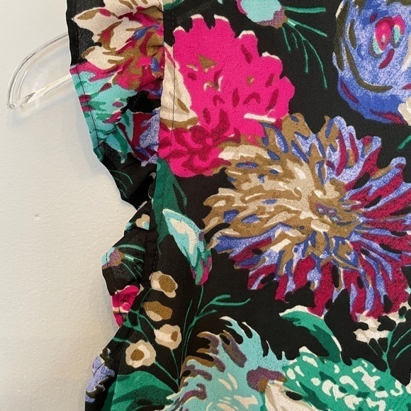 J. Crew Black Floral V Neck Top Flutter Sleeve Sz0 - Picture 15 of 16